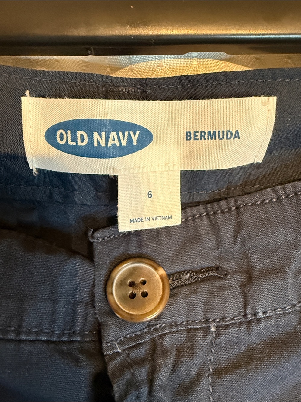 Old Navy Bermuda Navy shorts in a size 6 - Picture 3 of 6